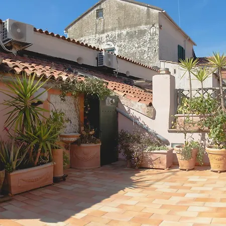 Apartment La Gatta Nel Borgo *